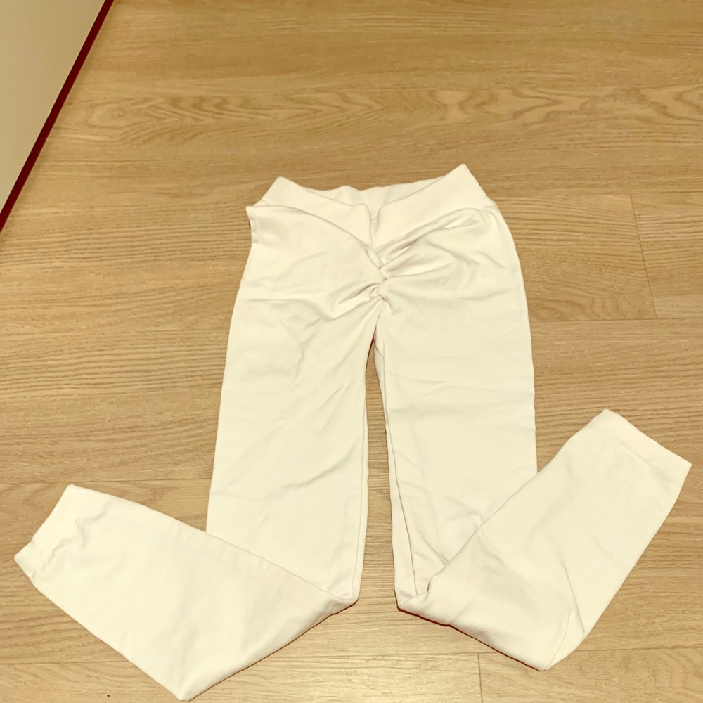 Scrunch Booty White Leggings